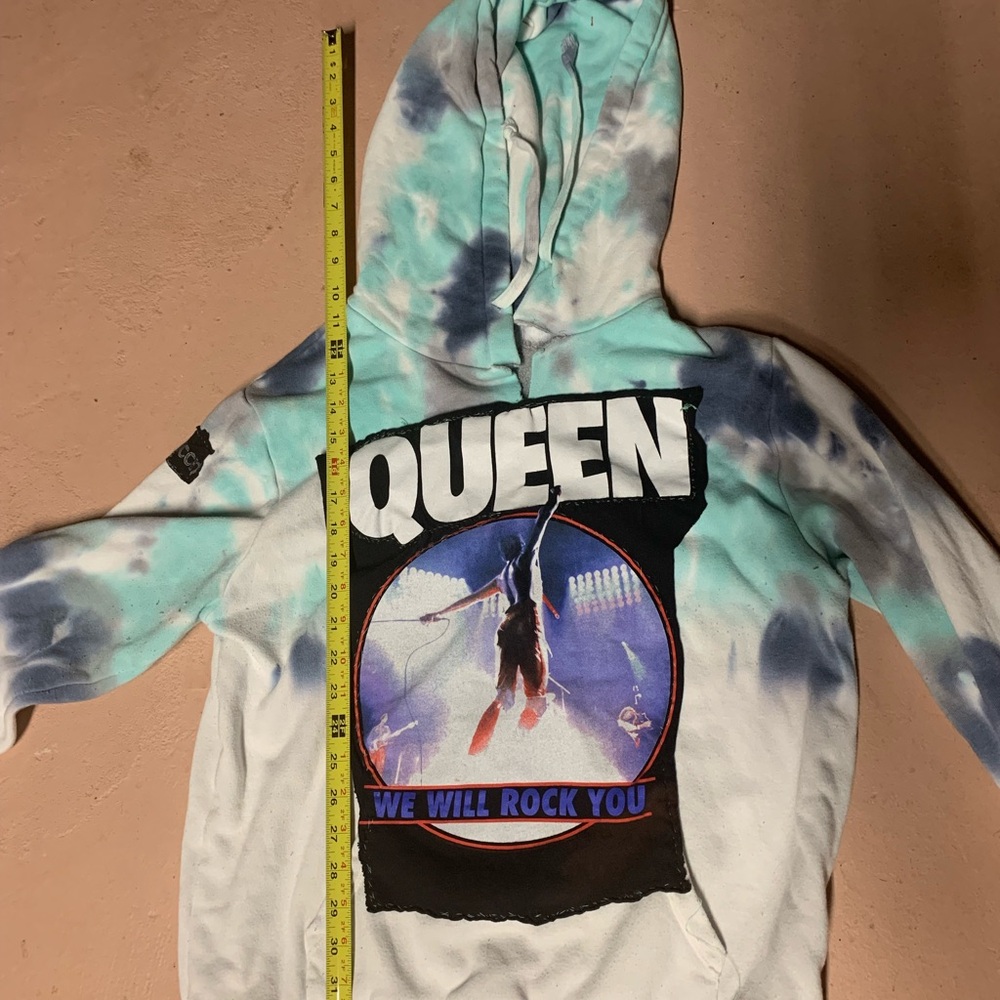 Queen hand sewn tie dye hoodie in good condition size large.